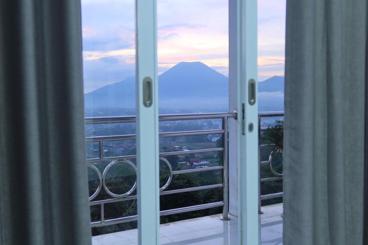 Narwastu Hills Hotel Tomohon Ngoại thất bức ảnh